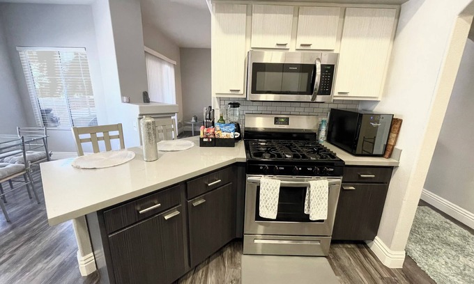 Paradise Apartment | Luxury Plus: Fifty Shades of Vegas. Cozy, Clean, and Stylish. 1bed,1bath.