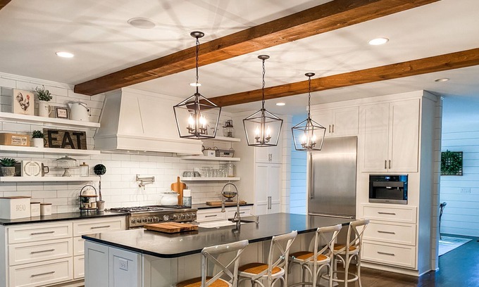 Thompson's Station House | Luxury Private 18 Acre Farmhouse Near Franklin