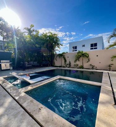 Juan Dolio Villa | Luxury Private Villa At Metro Pool Jacuzzi Wifi Sleeps 10