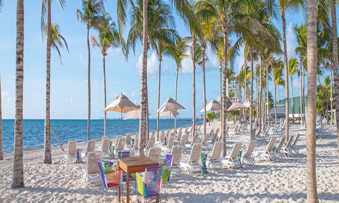 Puerto Juarez Hotel | Luxury property on the beach, with 7 outdoor swimming poolsn