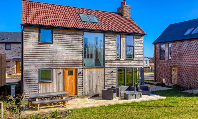 Holworth House | Luxury property with spa access on a nature reserve Cheetah Retreat BV18