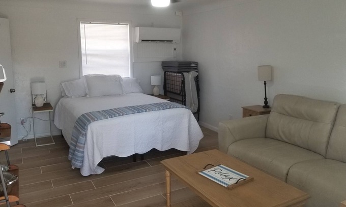 Lakeview Resort | Luxury Queen Studio With Kitchen Sleeps 3