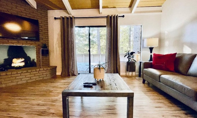 Incline Village Condo | Luxury, remodeled Condo - Close to the Lake and Diamond Peak