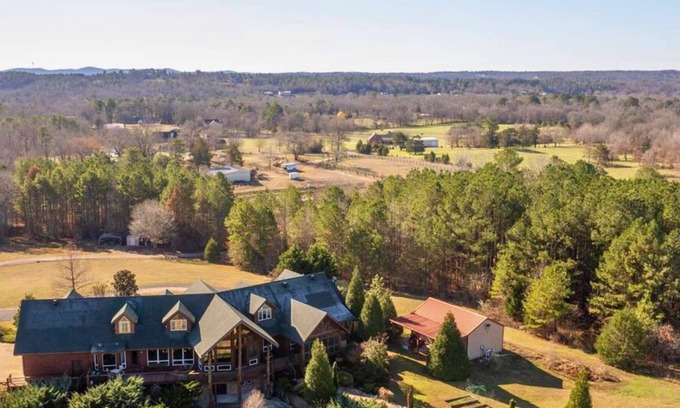 Royal House | Luxury Retreat w/Heated Pool - Sleeps 18