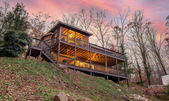 Whiteside House | Luxury River Cabin: Hot Tub, Decks, Amazing Views