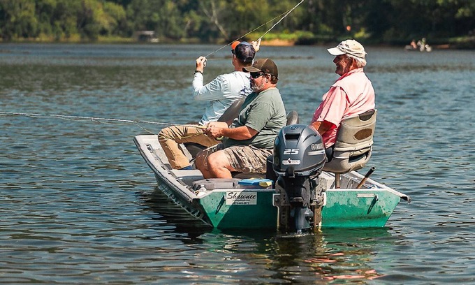Lone Rock Cabin | Luxury Riverfront Lodge Fishing, Hot Tub & Ozark Views”n