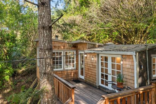 Duncans Mills House | Luxury Riverview Cottage - walk to town & trails