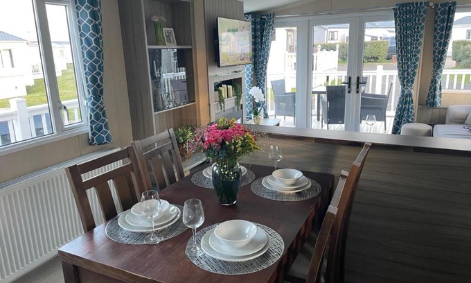 Newton Other | Luxury Romantic 2 Bedroom Caravan Trecco Bay