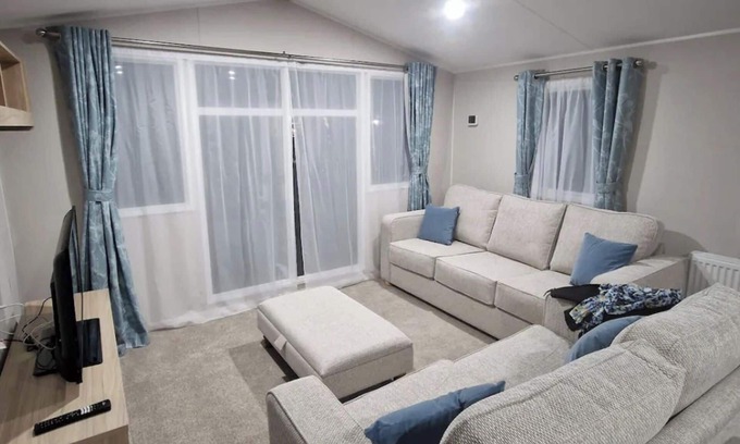 Colchester Cabin | Luxury Static Caravan Sleeps 6 Coopers Beach