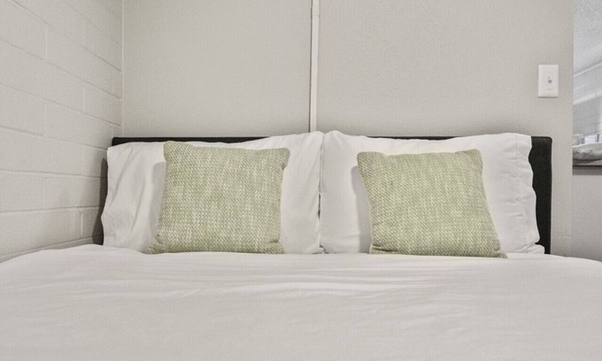 Peaceful Valley Apartment | Luxury Studio Oldtown Scottsdale Free Parking