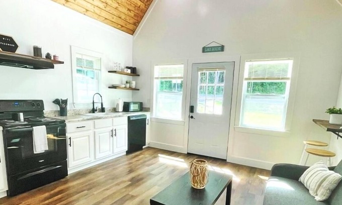 Albertville House | Luxury Tiny Home #2 at Sweet Springs