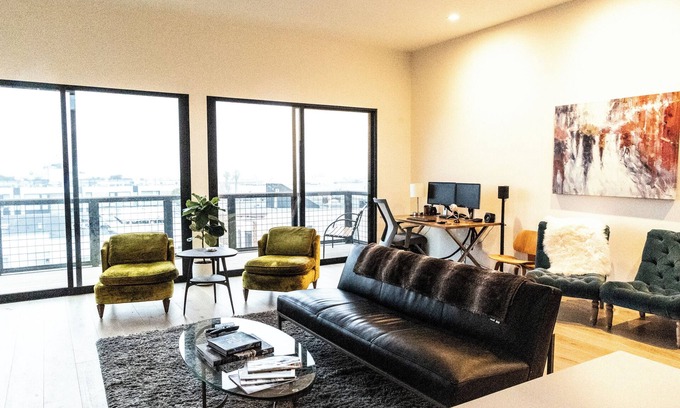 Cow Hollow Apartment | Luxury top floor apartment in heart of Marina with amazing views, & amenities