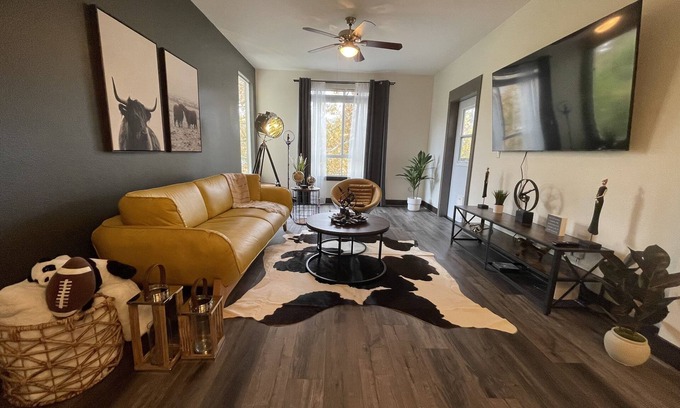 Valencia Condo | Luxury Top Floor Condo 5 min from Magic Mountain in a resort style gated complex