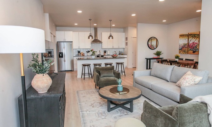 Livingston Condo | Luxury touches and Ideal location for stress free exploring