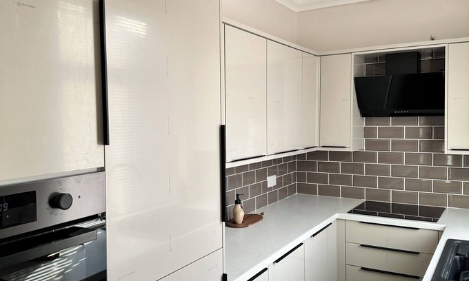 Rastrick House | Luxury Town Centre Home, 1 Minute From the Train Station