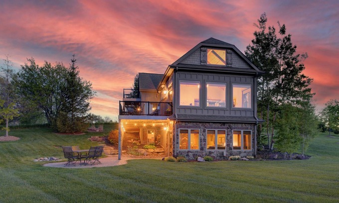 Wahoo House | Luxury Vacation Home with Awesome Lake Views!