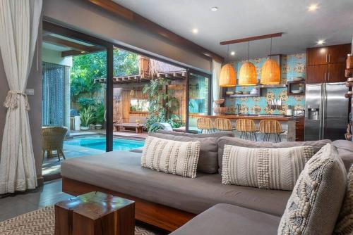 Zama Villa | Luxury Vibes Villa Pool with Jacuzzi Concierge 5BR