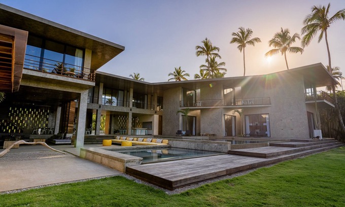 Las Terrenas Villa | Luxury Villa Beach Front 12 Bedrooms, Giant Jacuzzi