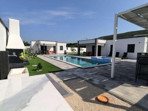 Trn Apartment | Luxury Villa Blue Sky