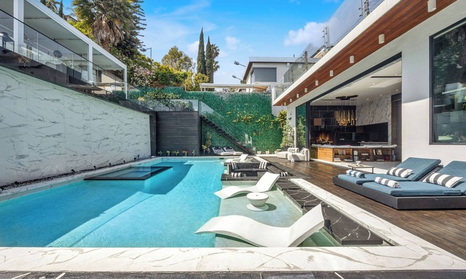 Pico - Robertson Villa | Luxury Villa