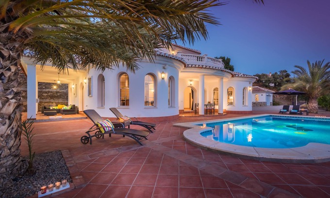 Sayalonga Villa | Luxury villa with private pool, Sun, sea and nature. www.elancla.eu