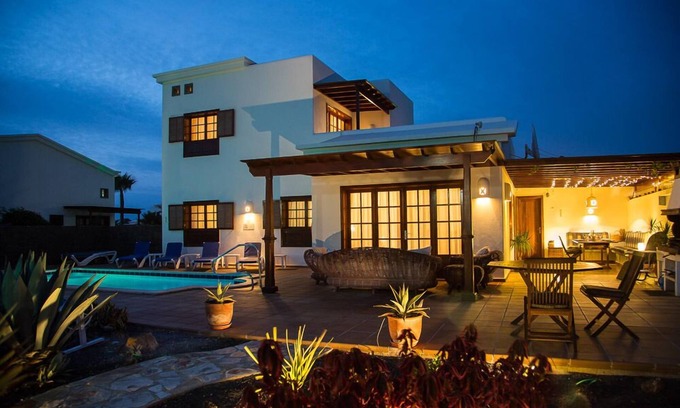 Montana Roja Villa | Luxury Villa with Private Heated Pool, WiFi and Wonderful Sea and Mountain Views