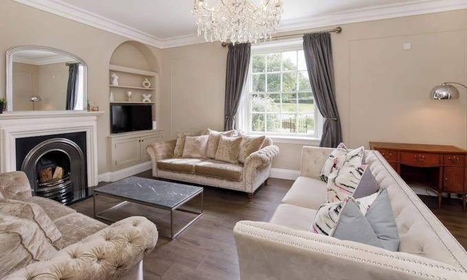 York House | Luxury village house sleeps 14, dog friendly
