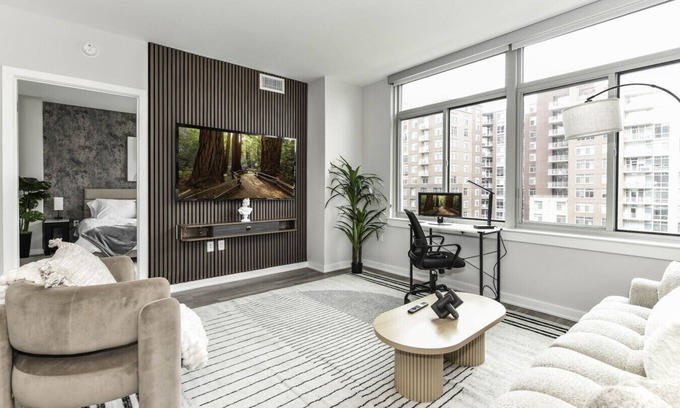 Crystal City Apartment | Luxxe 2BR Oasis with Scenic Rooftop & Gym ﻿