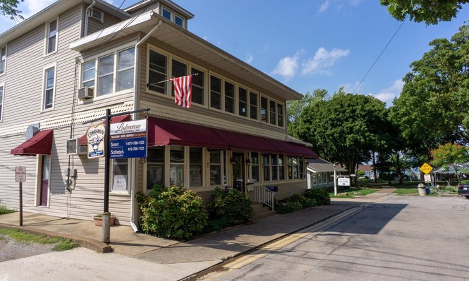 Lakeside Condo | Lvi - Suite 1 in Lakeside