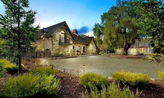 Carmel Valley Villa | LX3 Renaissance Carmel Valley villa Pool and Spa