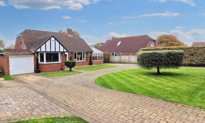 Lympne House | Lympne - 7 mins Channel Tunnel