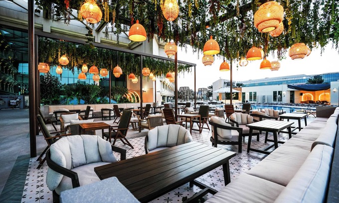 Garhoud Hotel | Mövenpick Grand Al Bustan Dubai