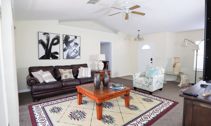 Ocala House | M&M Cozy and Pretty Home Ocala