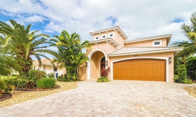 Coury House | M12 - Beautiful house in Key Colony offering 4 bed