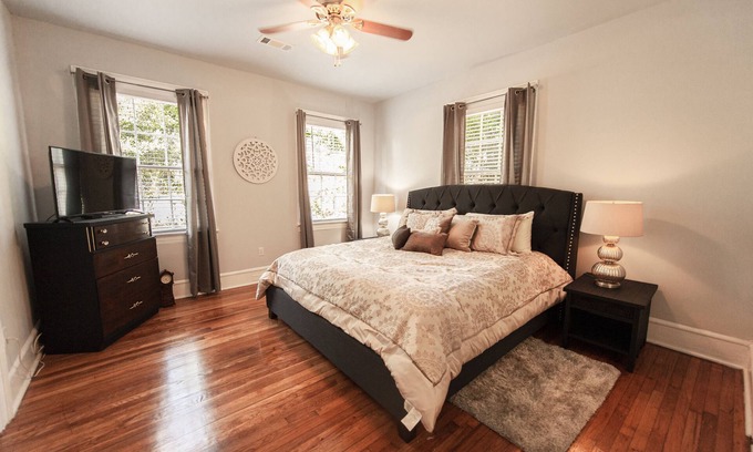 Montgomery House | Madion Retreat! Sleep up to 10 guest!