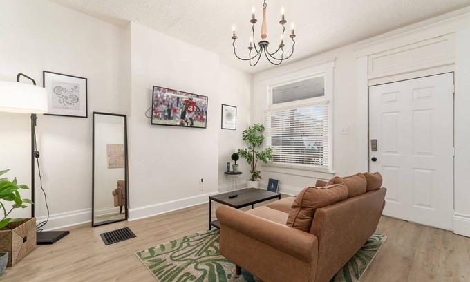 Olde Towne East Condo | Madison House- Updated 4 BR 2.5 BA