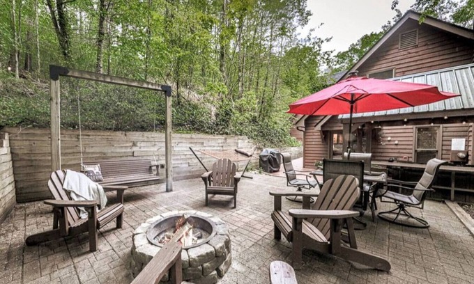 Ellijay Cabin | Magical Forest Lodge-HotTub-Pool Table-Fireplace-Creek