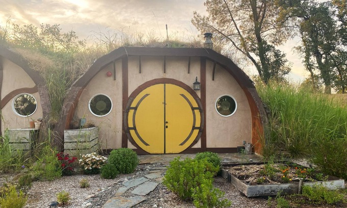 Bella Vista House | Magical Hobbit Hole and Second Breakfast