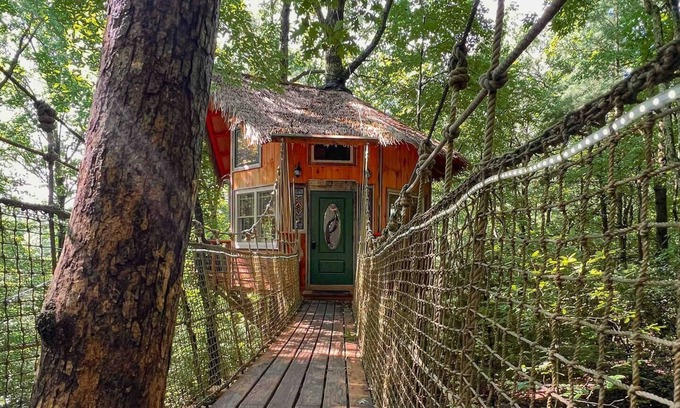 Copperhill Cabin | Magical Treehouse ~ Mountain Views ~ Dog Friendly