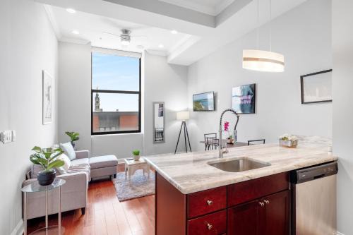 Olde Kensington Apartment | Magnificent 1br W Pool & Gym