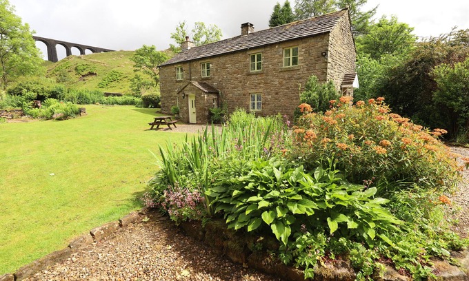Sedbergh Cottage | Magnificent detached cottage in a peaceful spot in the hamlet of Stonehouse