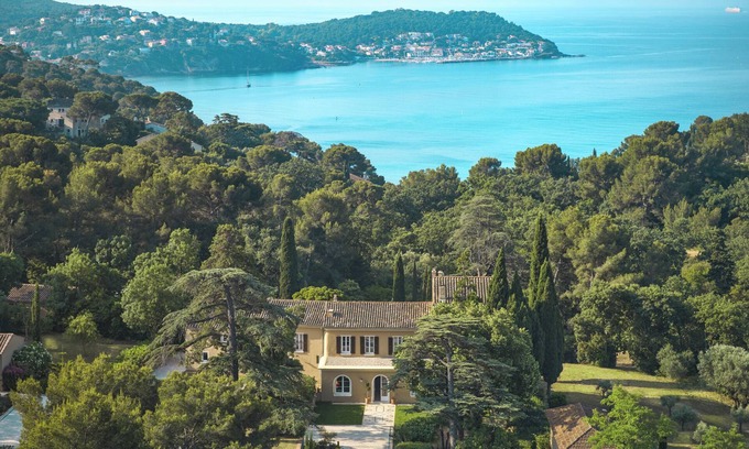 Le Pradet House | Magnificent estate, 11 suites — a unique blend of Provence & the Côte d’Azur