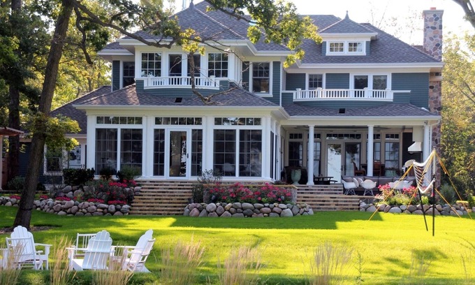 Oconomowoc Lake House | MAGNIFICENT OCONOMOWOC LAKE HOME AWAITS YOU!