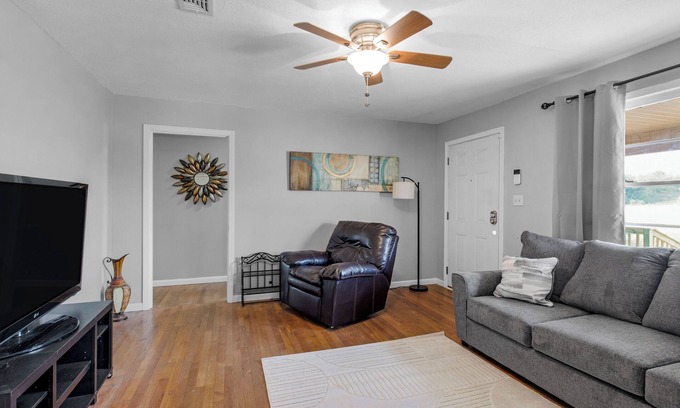 Semmes House | Magnolia House - charming 3-bedroom house in Semmes, Alabama