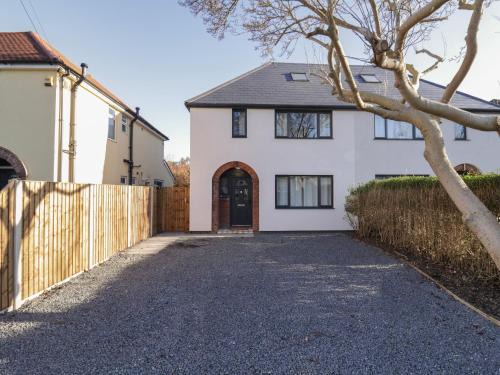 Caversham House | Magnolia House