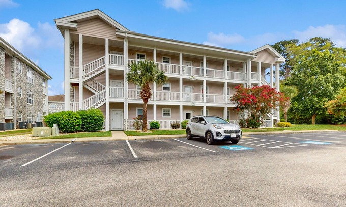 Central Myrtle Beach Condo | Magnolia Place condo located on the top floor with balcony views