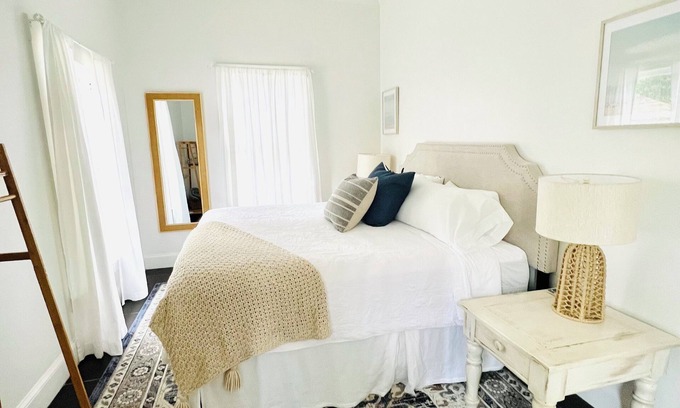 Biloxi Hotel | Magnolia Suite at The Mockingbird inn Boutique Hotel