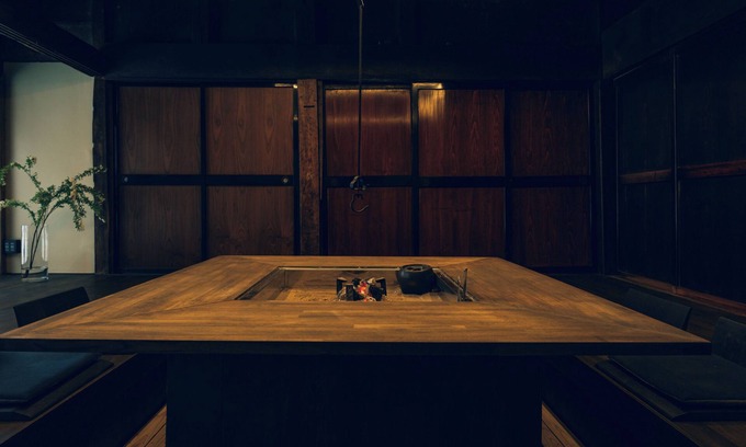 Myoko Cottage | MAHORA Nishinotani is an old private house inn built over 120 years ago. Surrounded by the nature of Myoko, enjoy hearth cooking, earthenware rice pots, and bonfires. 3 minutes from ski slopes, ideal for a stay to enjoy nature.