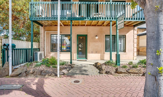 Goolwa Apartment | Main Street of Goolwa - WIFI, Smart TV, Linen included