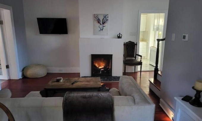 Radnor House | Mainline Retreat with view 3 bdrm private home